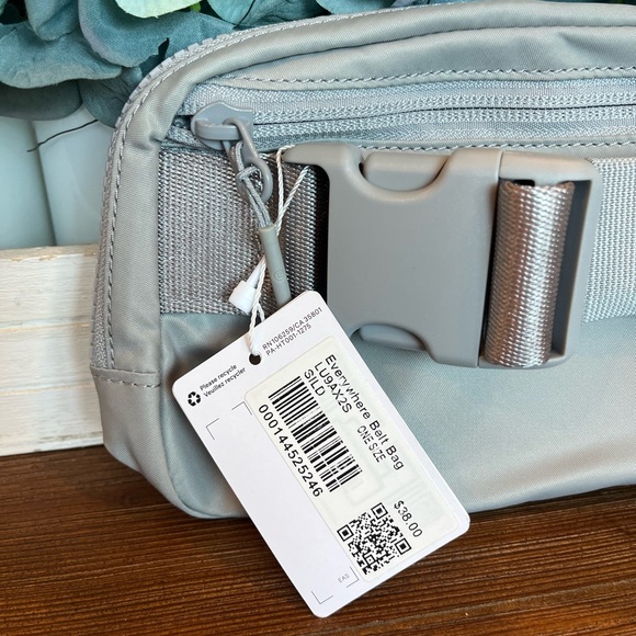 NWT Lululemon Silver Belt Bag - Picture 4 of 6